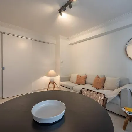 Modern Gelijkvloersappartement 아파트